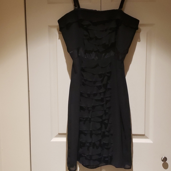RW&CO Ruffle front Dress - Picture 2 of 7